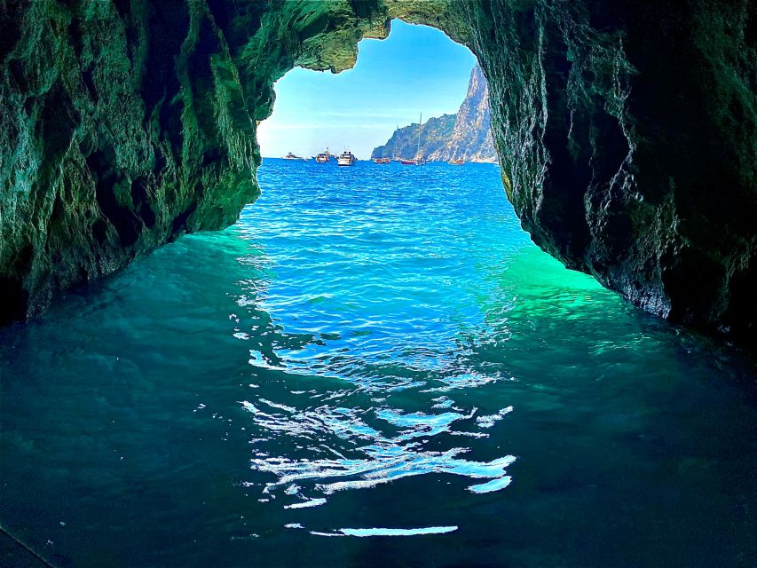 Capri: Tour of the island with caves and Faraglioni - The Faraglioni stop and Capri’s signature view