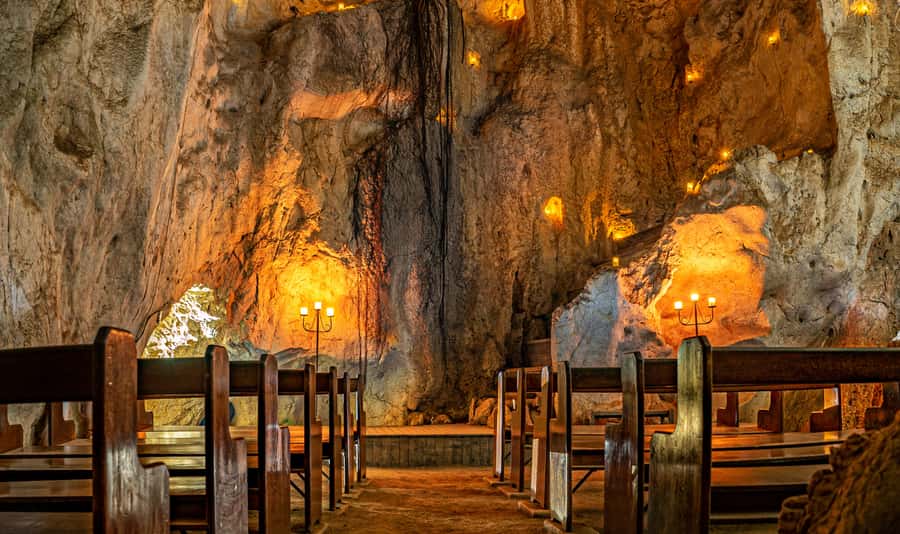 Capricorn Caves, Australia: 45-Minute Cathedral Cave Tour - The zig-zag passage gives the tour its sense of adventure