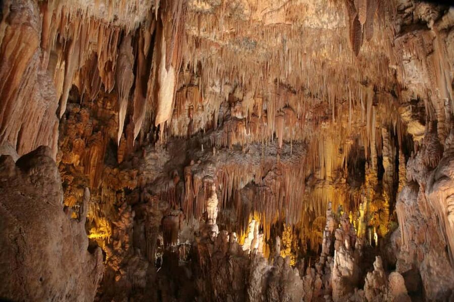 Castellana Grottoes: Official Guided Tour with Entry Ticket - Following the corridors and changing chambers
