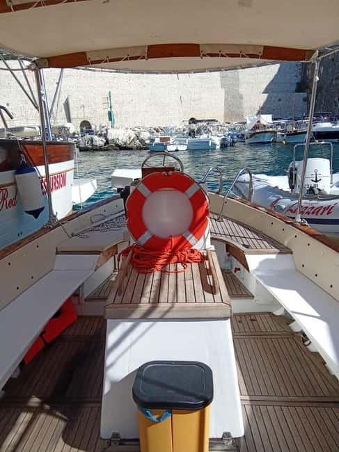 CASTRO-MALEPASSO: 3H CAVES BOAT TOUR WITH APERITIVE - Setting out from Castro on a small boat