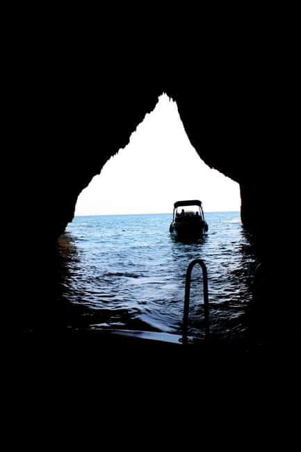 CASTRO-MALEPASSO: 3H CAVES BOAT TOUR WITH APERITIVE - Santa Cesarea Terme and sulphurous water