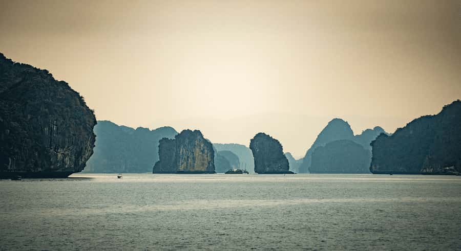 Cat Ba: Lan Ha and Ha Long Bay Boat Tour with Kayaking, Cave - Kayaking through caves and lagoons