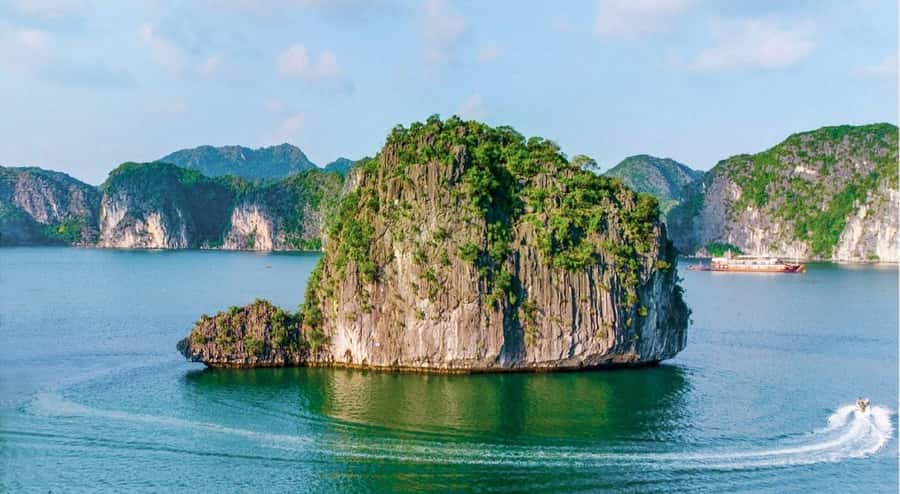 Cat Ba: Lan Ha and Ha Long Bay Boat Tour with Kayaking, Cave - From Cat Ba town to Ben Beo Pier