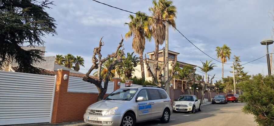 Caves prehistory of Esplugues Francolí with hotel pickup - How the audio guide affects the visit