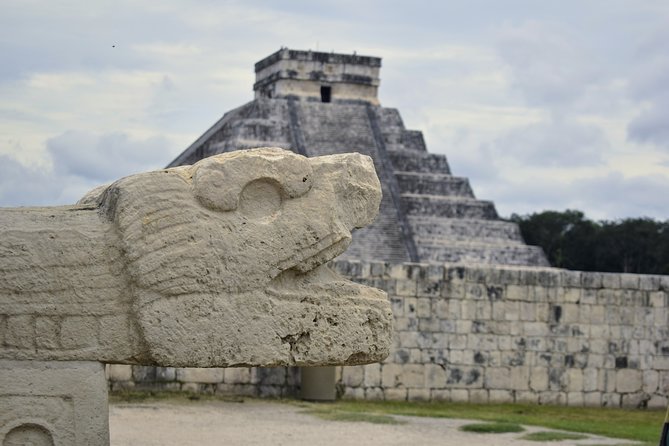 Chichen-itza & Cenote Private Tour - Walking through Chichen Itza with a private guide