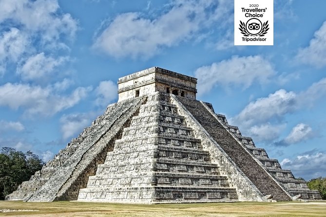 Chichen Itza, Cenote & Valladolid Tour with Tequila and Lunch - Walking through Chichen Itza and El Castillo