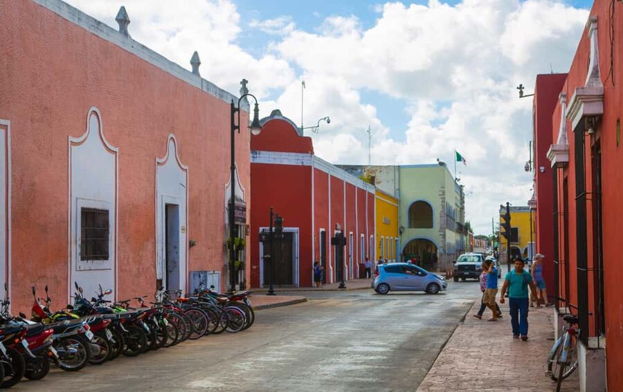 Chichen Itza: Guided Tour with Valladolid & Cenote Chichikan - Chichen Itza: two and a half hours among Maya monuments