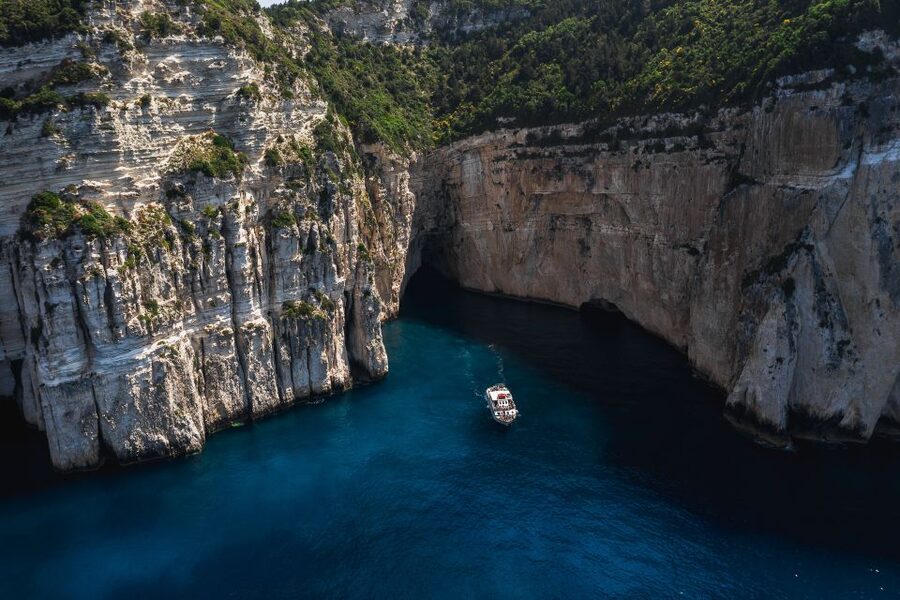 Corfu/Benitses/Lefkimmi: Paxos, Antipaxos, & Caves Cruise - What the atmosphere is really like