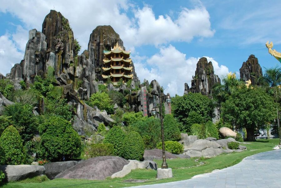 Da Nang : Lady Buddha - Marble Mountains - Am Phu Cave Tour - Lady Buddha at Linh Ung Pagoda