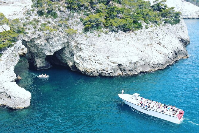 Desirèe experience. Visit of the marine caves of Vieste - Why Vieste’s coast is best seen by boat
