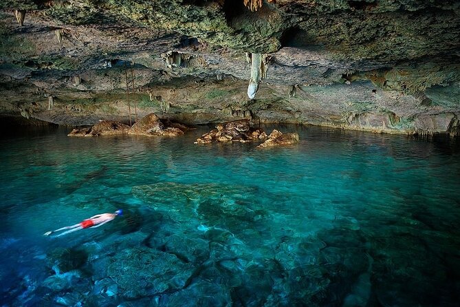 Dolphin, Sea Cave & Captain Cook Snorkel Combo in Kealakekua Bay - A fast start from Kailua-Kona or Keauhou