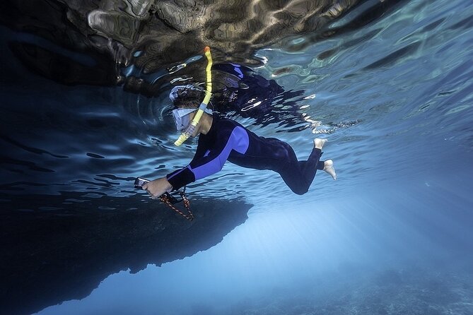 Dolphin, Sea Cave & Captain Cook Snorkel Combo in Kealakekua Bay - Kealakekua Bay and the Captain Cook Monument