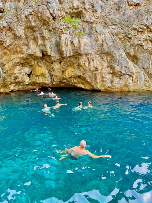 Dubrovnik: 6 hours Blue cave & Elaphiti with optional lunch - Drinks, crew, and the mood onboard