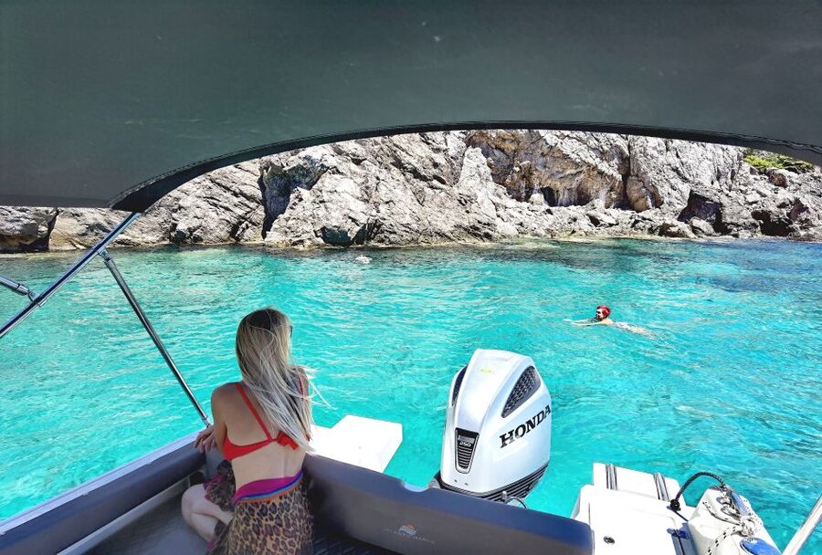 Dubrovnik: Blue Cave & Sunj Beach Boat Tour with Drinks - Drinks, music, and the speedboat ride