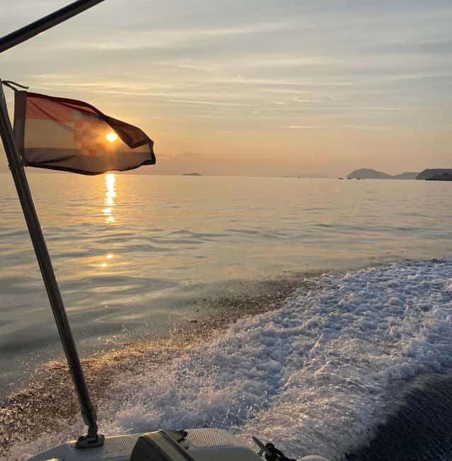 Dubrovnik: GlassBoat Panorama/Sunset Tour with Guide & Caves - Why this short Dubrovnik boat trip works