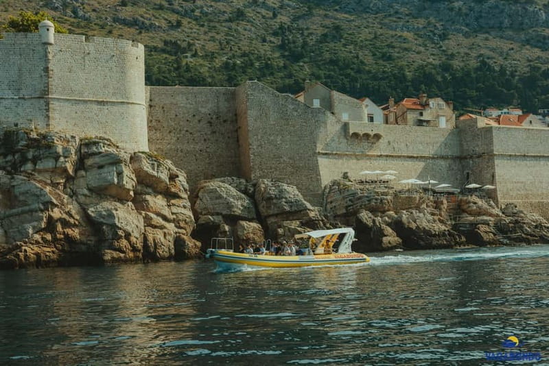 Dubrovnik: Morning Blue Cave speedboat tour with drinks - Entering the Blue Cave on Koločep