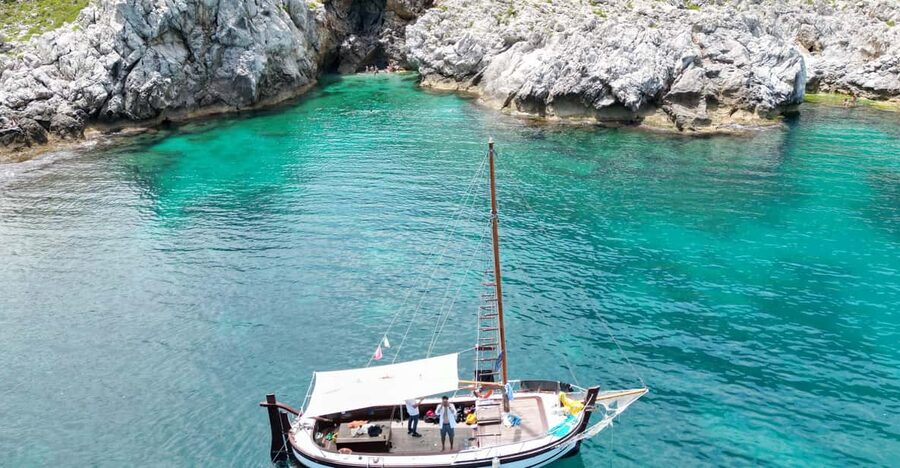 East Palermo: boat tour among caves and breathtaking landscapes - Tre Piscine is the main water stop