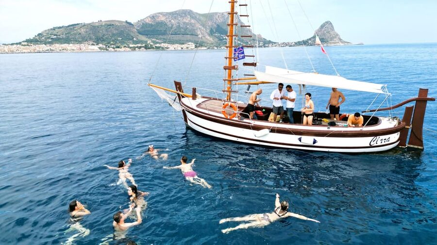 East Palermo: boat tour among caves and breathtaking landscapes - Formiche brings the first swim