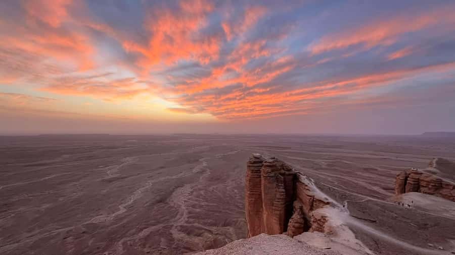 Edge of The World Riyadh,Camel Ride ,Bat Cave Visit & Dinner - Why this Riyadh day trip works so well