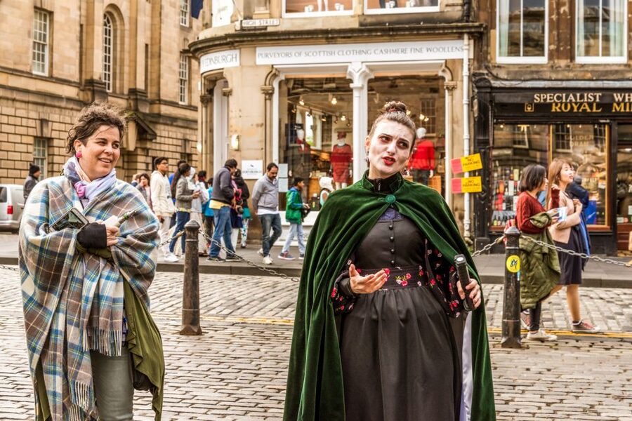 Edinburgh: Evening Underground Ghost Tour - Descending into the Edinburgh Vaults