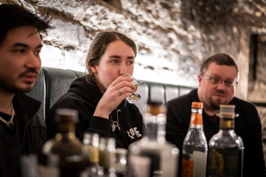 Edinburgh: Gin Tasting at Underground Venue - Four pours, four different ways to understand gin