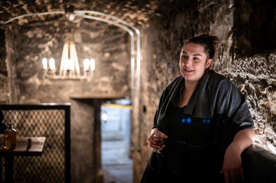 Edinburgh: Gin Tasting at Underground Venue - The group atmosphere and guide-led storytelling