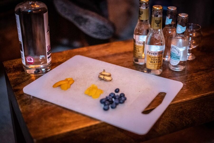 Edinburgh: Gin Tasting at Underground Venue - Finding The Lost Close behind St Giles Cathedral