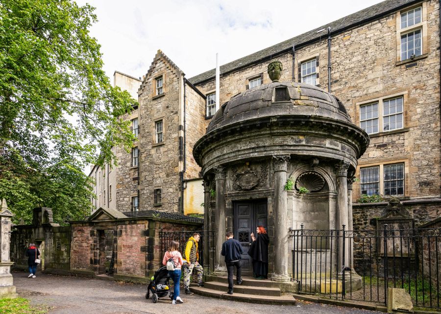Edinburgh: Haunted Underground Vaults and Graveyard Tour - How scary is the experience?