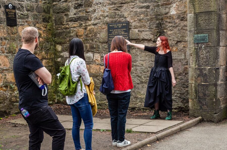 Edinburgh: Haunted Underground Vaults and Graveyard Tour - What to wear and how to prepare