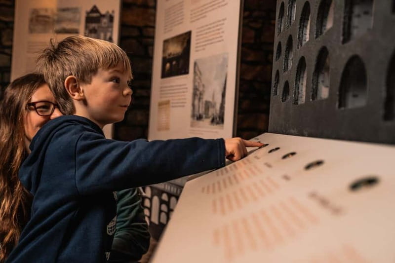 Edinburgh: Kids Multi-Sensory Underground Small-Group Tour - The sounds and smells of old Edinburgh