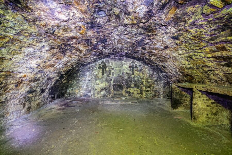 Edinburgh: Late-Night Underground Vaults Terror Tour - Why the guide matters so much