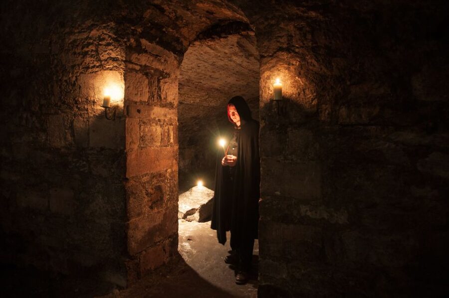 Edinburgh: Multi-Sensory Haunted Underground Tour - A dark tour that can work for families