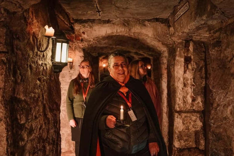 Edinburgh: Multi-Sensory Haunted Underground Tour - The first 15 minutes: Edinburgh’s streets before the descent