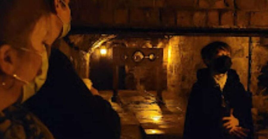 Edinburgh: Old Town and Underground Ghost Tour - Down into the South Bridge vaults