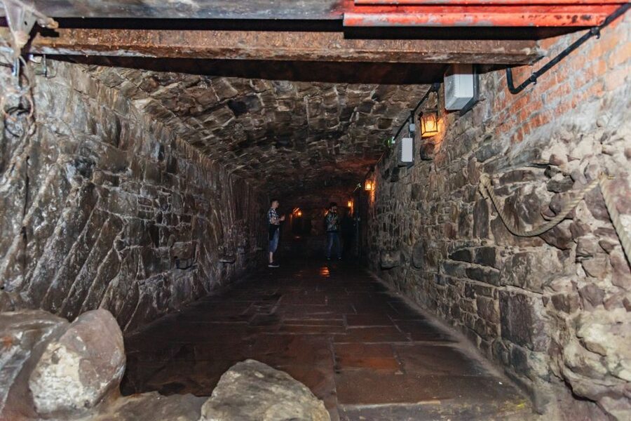 Edinburgh: Old Town and Underground Historical Tour - Starting at the Royal Mile police box