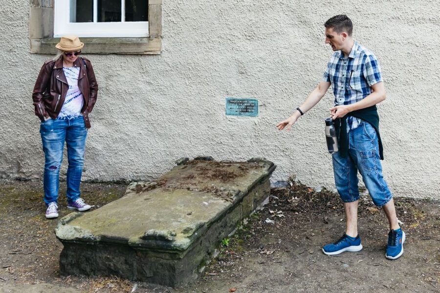 Edinburgh: Old Town and Underground Historical Tour - Edinburgh’s first skyscrapers and crowded city life