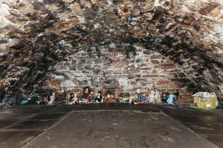 Edinburgh: Old Town and Underground Historical Tour - How the guides shape the experience