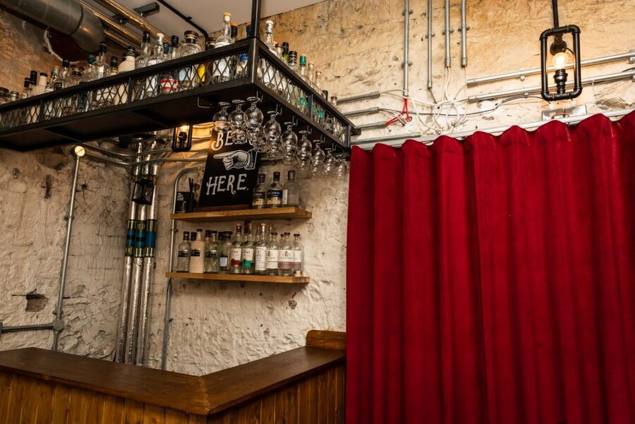 Edinburgh: The Lost Close Underground Scotch Whisky Tasting - Stories about smugglers, makers, and Scotch