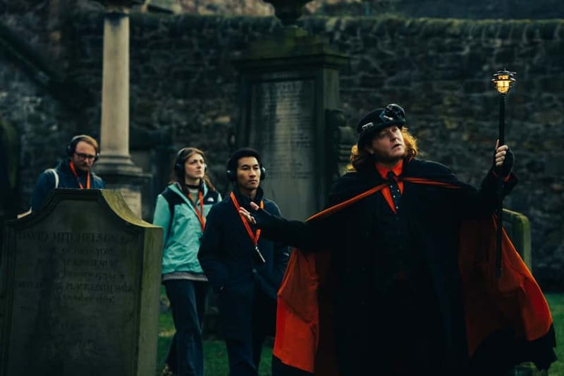 Edinburgh: Underground Vaults and Graveyard Evening Tour - Starting beneath the unicorn at Mercat Cross