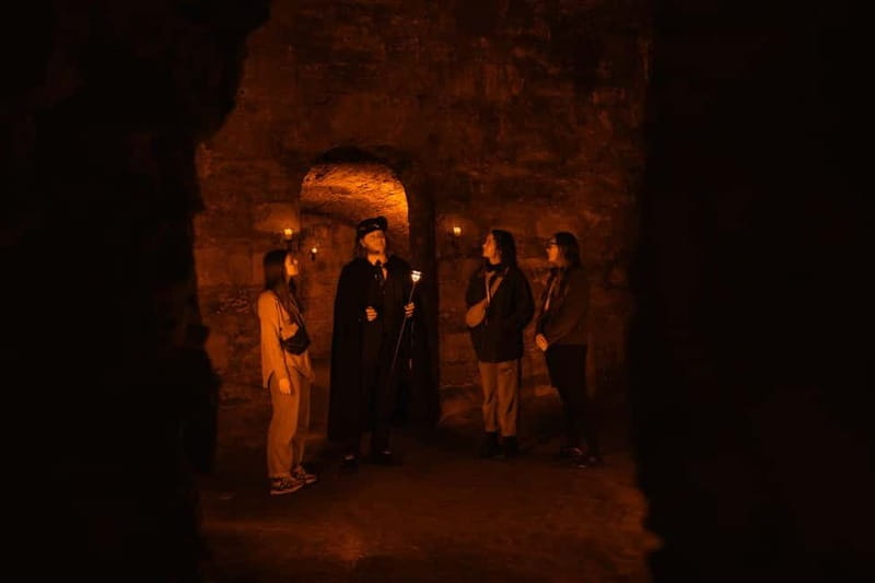 Edinburgh: Underground Vaults and Graveyard Evening Tour - Why the audio devices improve the evening