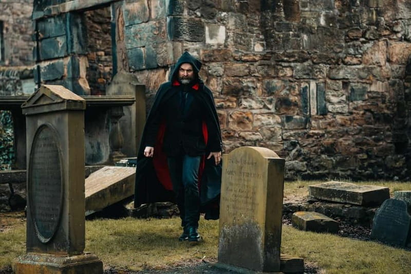Edinburgh: Underground Vaults and Graveyard Evening Tour - Following the Royal Mile into Edinburgh’s darker past