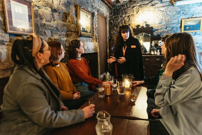 Edinburgh: Underground Vaults Evening Ghost Tour with Whisky - Why the guide matters so much