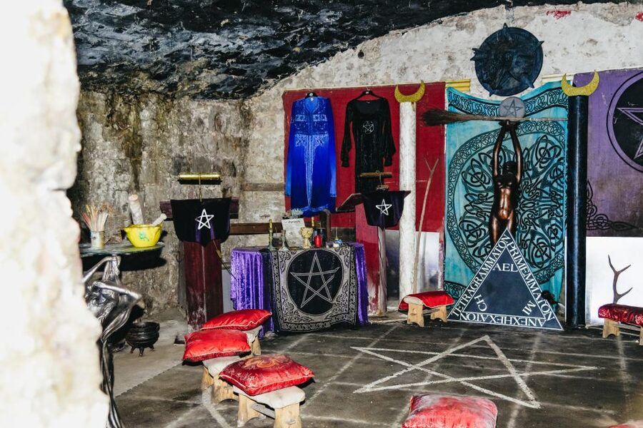 Edinburgh: Underground Vaults Tour - The human story beneath the ghost stories