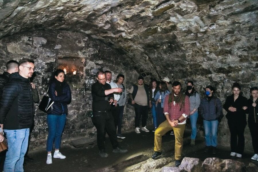 Edinburgh: Underground Vaults Tour - The Torture Exhibition and age guidance