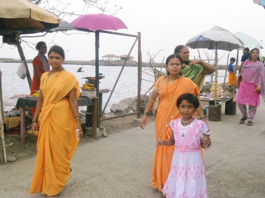 Elephanta Cave Tour with Bollywood Tour - The 90-minute ferry to Elephanta Island