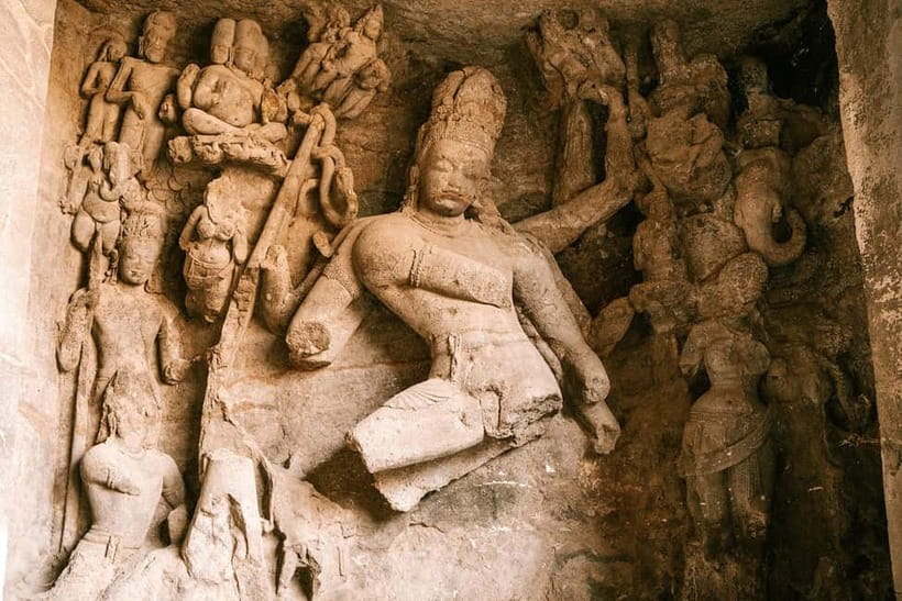 Elephanta caves tour in Mumbai - Group & Private Options - Inside the Main Cave and the Trimurti
