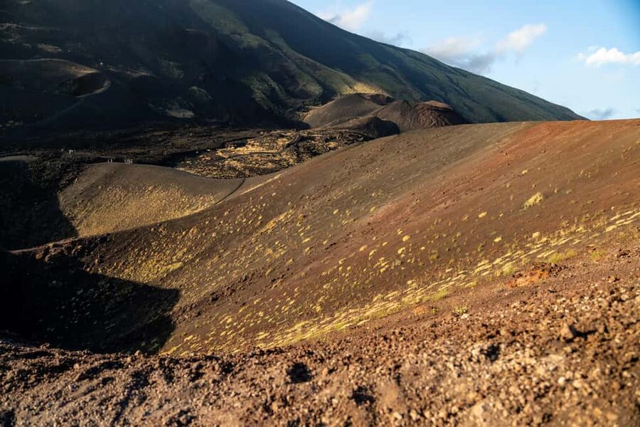 Etna Sunset Tour: Volcano trek, Cave & tasting from Catania - Guides make the difference