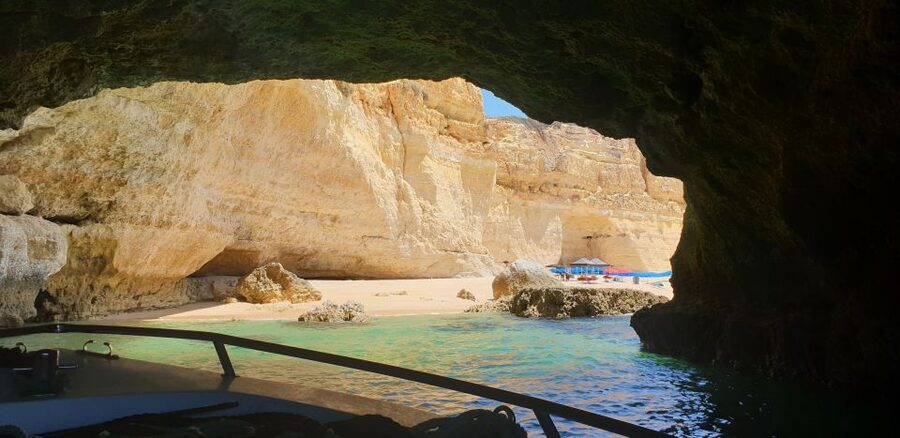 From Armação de Pêra: Benagil Caves and Beaches Boat Tour - The return ride and the crew