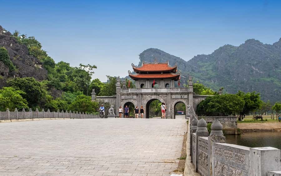 From Hanoi: Hoa Lu, Tam Coc, and Mua Cave Adventure Day Tour - Tam Coc by boat, the heart of the outing