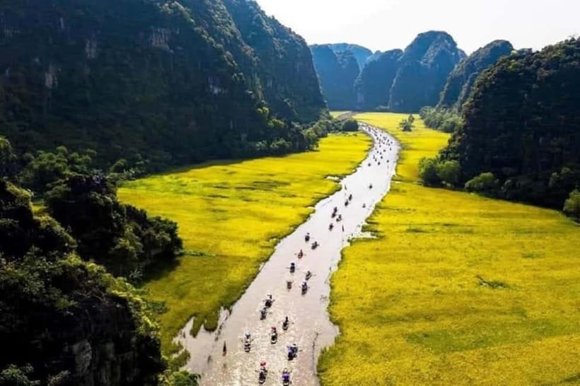 From Hanoi: Tam Coc Boat Trip and Hoa Lu & Mua Cave Tour - Lunch at the local restaurant